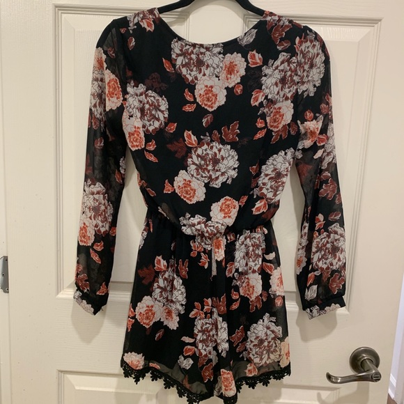 ASTR the label: Long Sleeve Romper - Picture 7 of 7